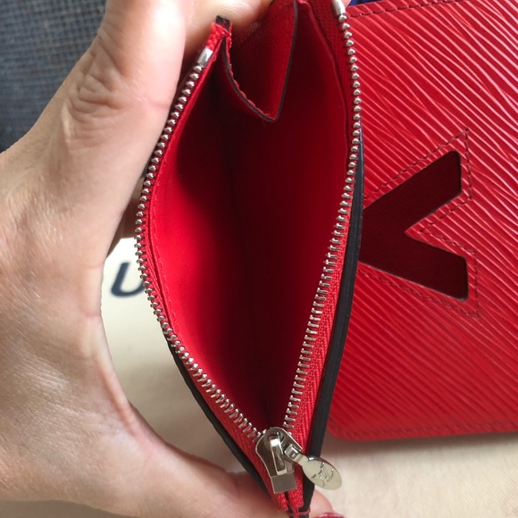 Louis Vuitton LV Twist Red Wallet - Picture 5 of 8